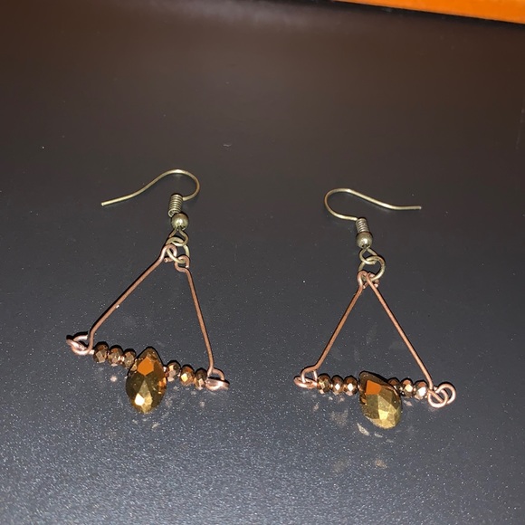 🦋Beautiful Crystals earring vintage antique finish 🦋NWOT - Picture 7 of 9